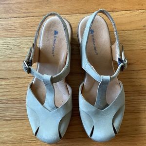 El Naturalista wedge sandals